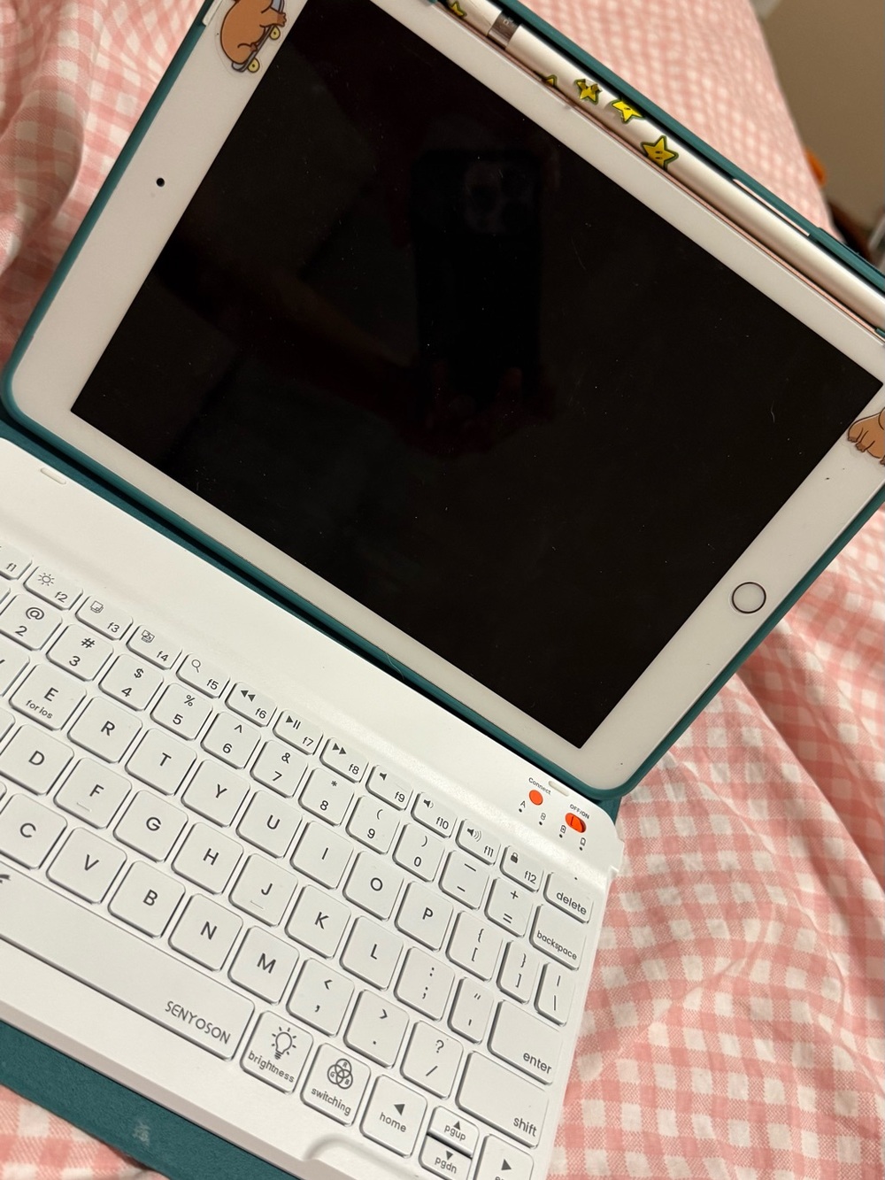 IPAD Rose Gold with Tablet Case and Bluetooth Keyboard